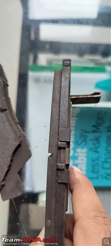 Why would the brake pad of one side (left) wear out faster than the other (right)?-20210725_085028.jpg