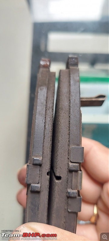 Why would the brake pad of one side (left) wear out faster than the other (right)?-20210725_085045.jpg