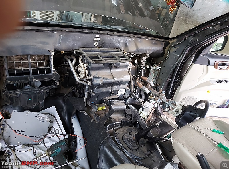 Mitsubishi Pajero Sport | Diagnosing an Ultra-Low Leak in the Aircon System-pajerosport_dashsupportbeam_removed.jpg