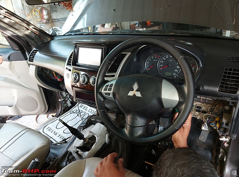 Mitsubishi Pajero Sport | Diagnosing an Ultra-Low Leak in the Aircon System-pajerosport_centerconsoleremoved.jpg
