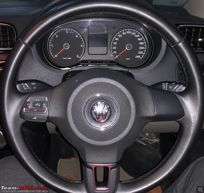 Quality lapses & fit/finish issues in my brand new VW Vento TSI AT-my-polo-my11-stalks.jpg