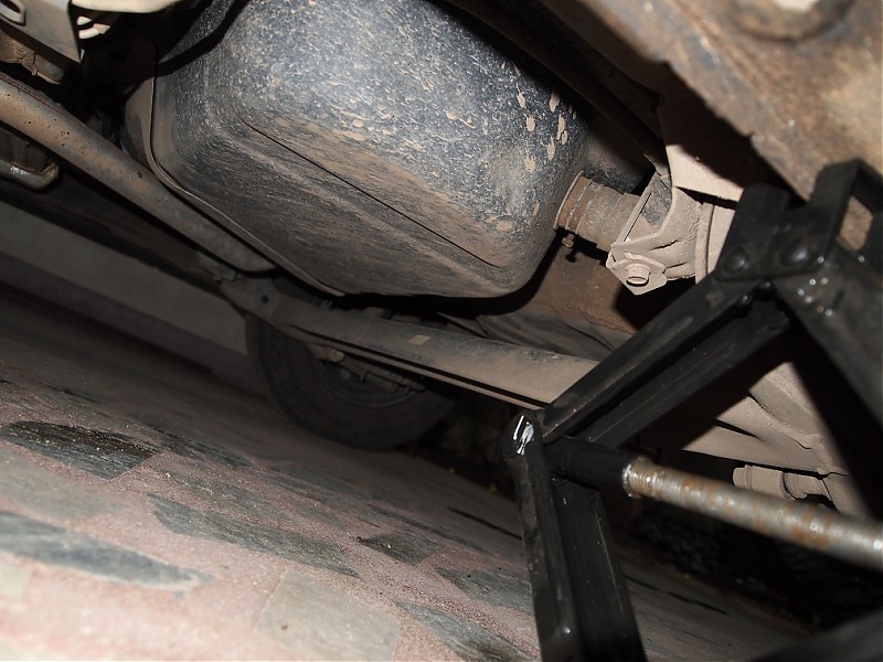 2009 Hyundai i10 Rear Suspension Collapsed!! Torsion Beam Cracked!-p9021055.jpg