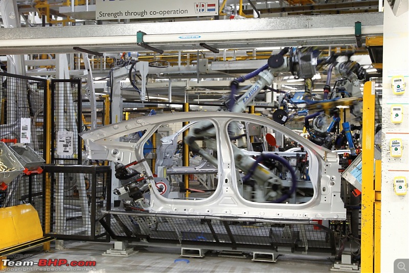 PICS : Jaguar's Castle Bromwich (UK) Factory. Detailed report on the making of the XJ-31.jpg