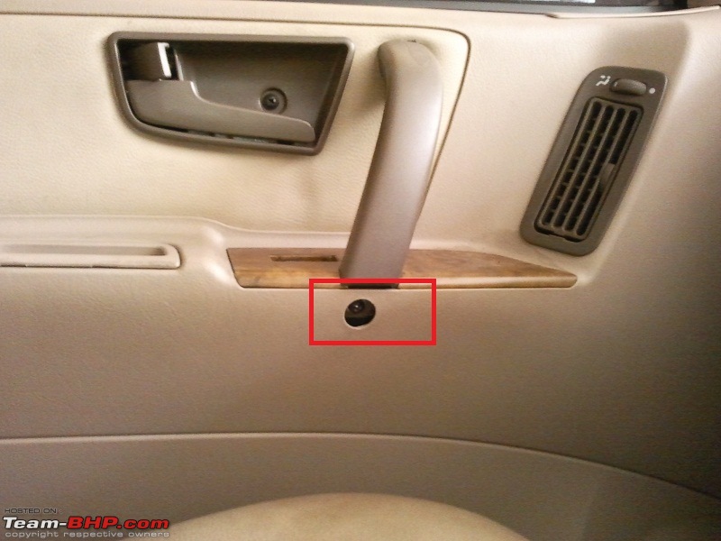 The Tata Safari 2.2L Technical / Problems Thread-safaridoorhandlemissingscrewcap.jpg