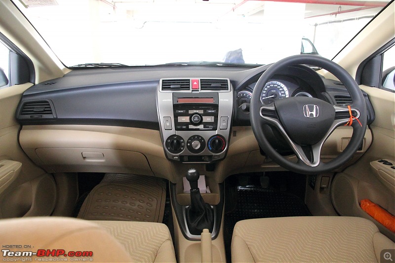 My First Honda : 2012 City E-MT-9dashsteering.jpg