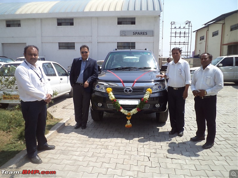 Beastie winks at Snow White & Red Riding Hood. My Tata Safari Storme EX-dsc01315.jpg