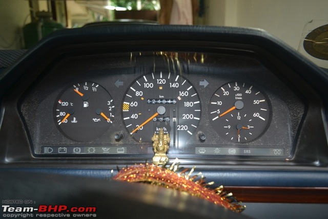 The legendary W124 comes home - Mercedes E250D-clock.jpg