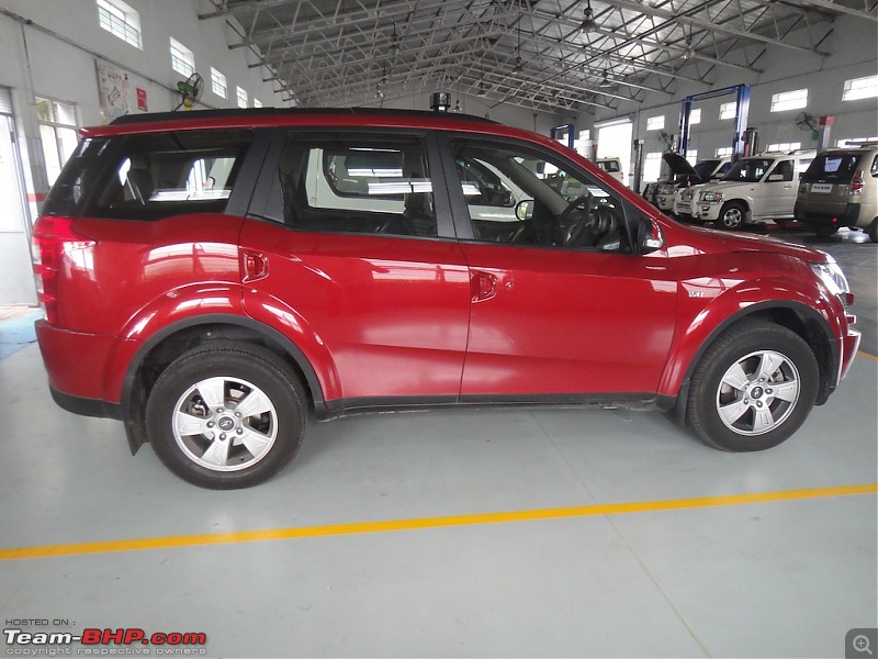 Sita, Red Mahindra XUV5OO W8 joins our Family. EDIT: 1 Year & 35,000 kms up-pose13.jpg