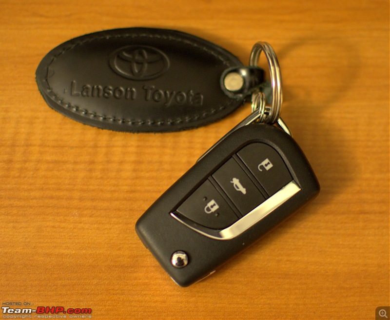 My Toyota Corolla Altis VVT-i MT - Grey Metallic-altisremotewithkey.jpg