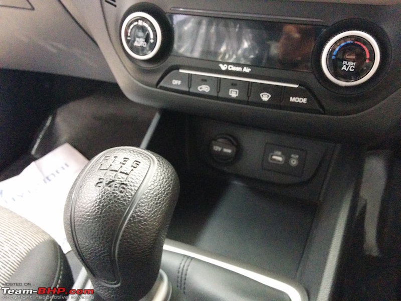 Preview: Hyundai Creta-9-fron-12v-socket-usb-aux.jpg