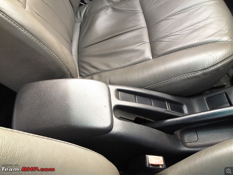 Got 94 Japanese Horses : Pre-loved 2005 Maruti Baleno LXi-arm-rest-1.jpg