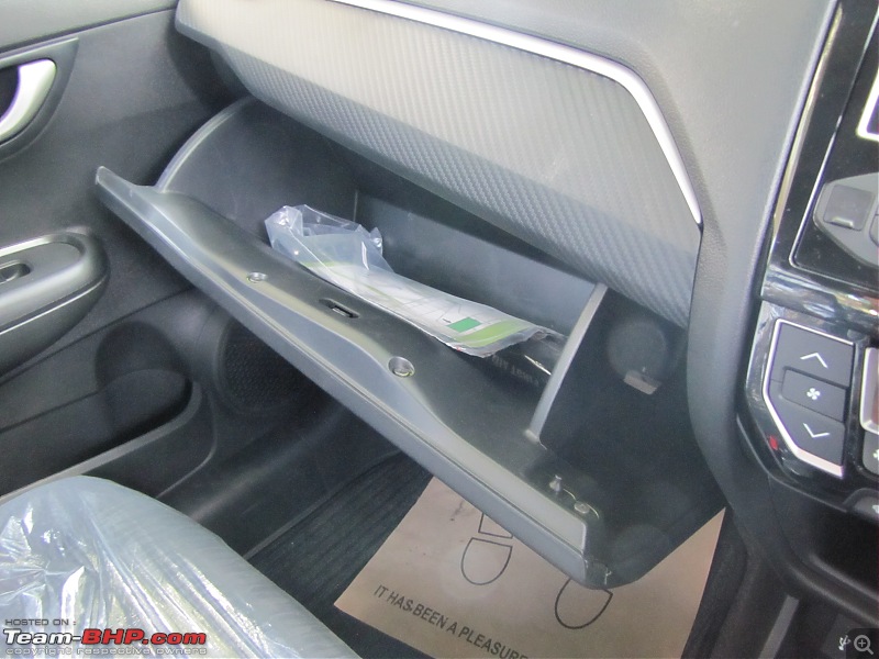 Old sak in a new cup : Meet my 2016 Honda Brio AT Facelift-glovecompartment.jpg