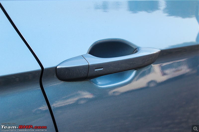 Driven: Volkswagen Passat-20.-door-handle_1.jpg