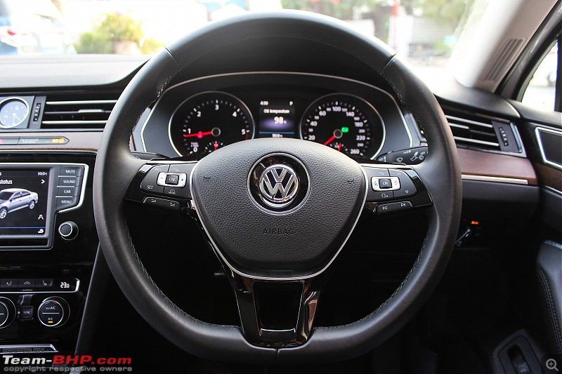 Driven: Volkswagen Passat-2.-steering-wheel_1.jpg