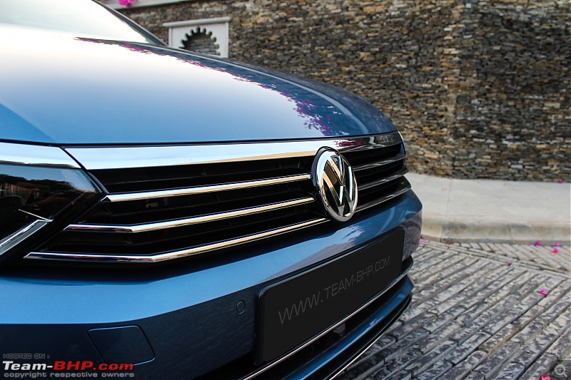 Driven: Volkswagen Passat-10.-front-grill_1.jpg