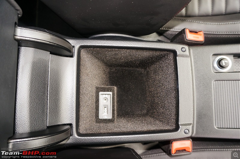 Driven: Volkswagen Passat-armrest_innards.jpg