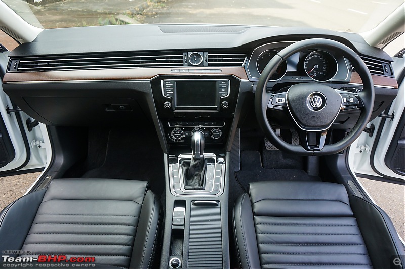 Driven: Volkswagen Passat-dash.jpg