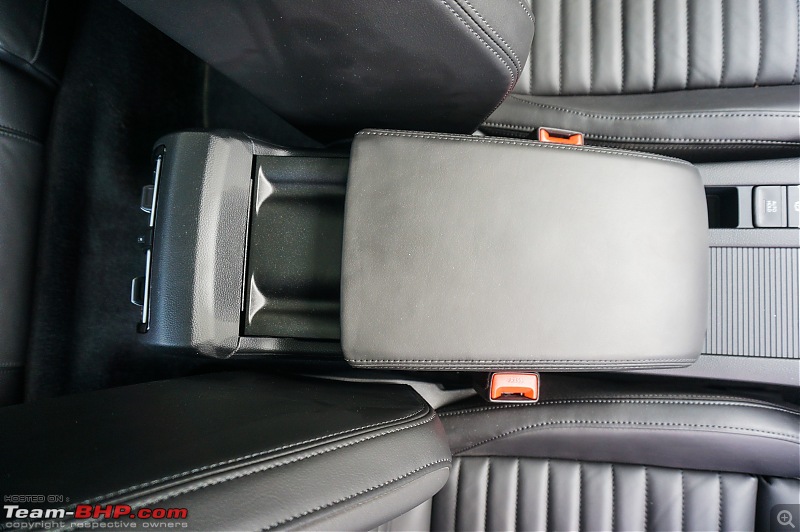 Driven: Volkswagen Passat-front-armrest_sliding.jpg