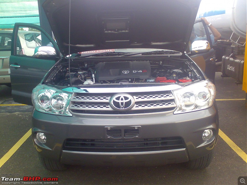 First Drive on the Fortuner EDIT : Launched @ 18.45 lakhs!-ftront-bonnet-open.jpg