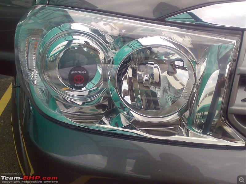 First Drive on the Fortuner EDIT : Launched @ 18.45 lakhs!-close-up-headlight.jpg