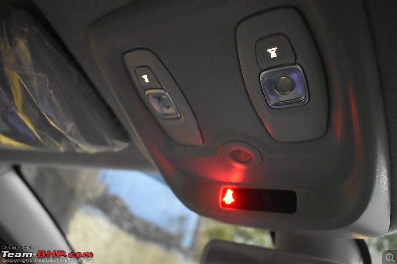 My experience with one of the most hated, least selling cars in India : The Renault Captur-interior-lights.jpg