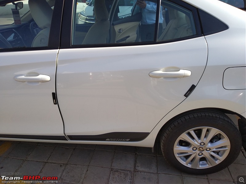 My 2018 Pearl White Toyota Yaris V CVT-side_moulding.jpg