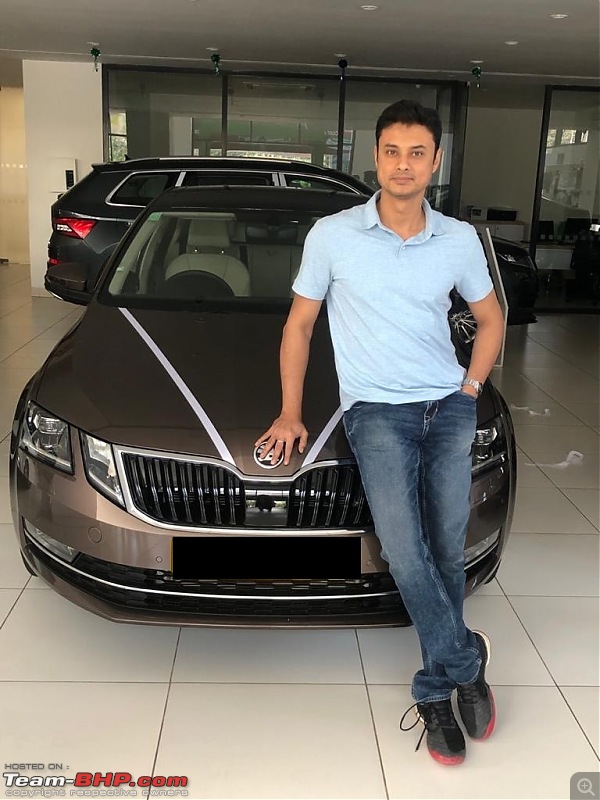 Review: Skoda Octavia (3rd-gen)-pose.jpg