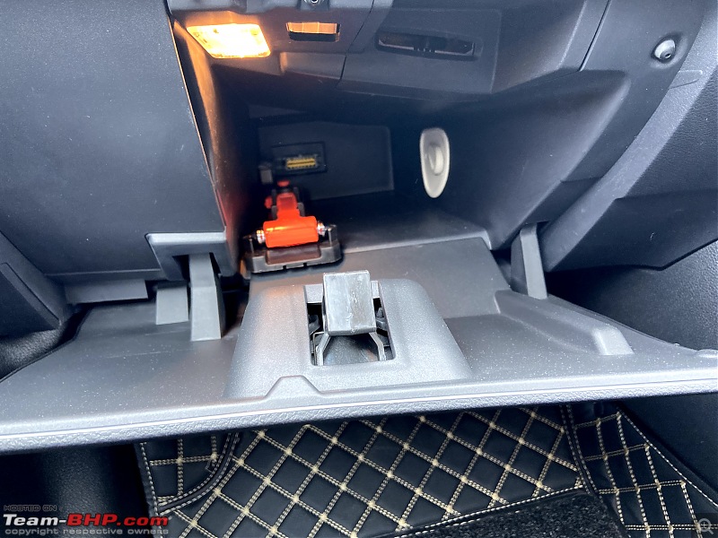 Nissan Kicks XV Diesel - Ownership Report-frontdashcompartment.jpg