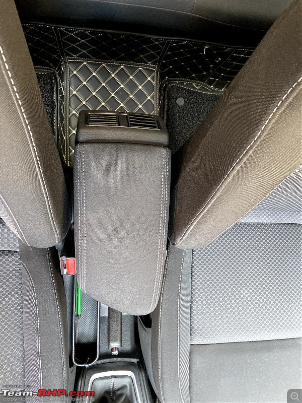 Nissan Kicks XV Diesel - Ownership Report-armrest.jpg