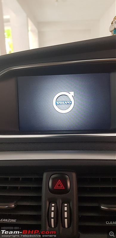 Living with a Volvo V40 Cross Country-v40-infotainment-screen-boot.jpg