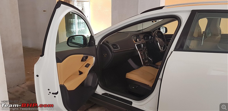 Living with a Volvo V40 Cross Country-v40-front-doors-open.jpg