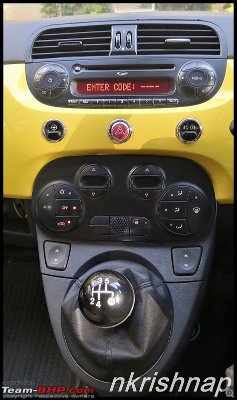 An experience with the little Fiat 500-center-console.jpg