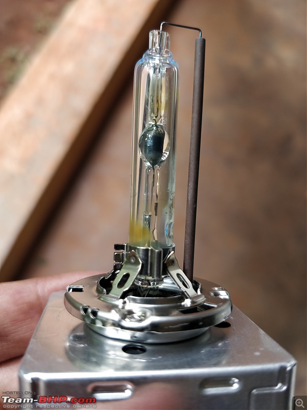 Review: Skoda Octavia (3rd-gen)-faulty-bulb.jpg
