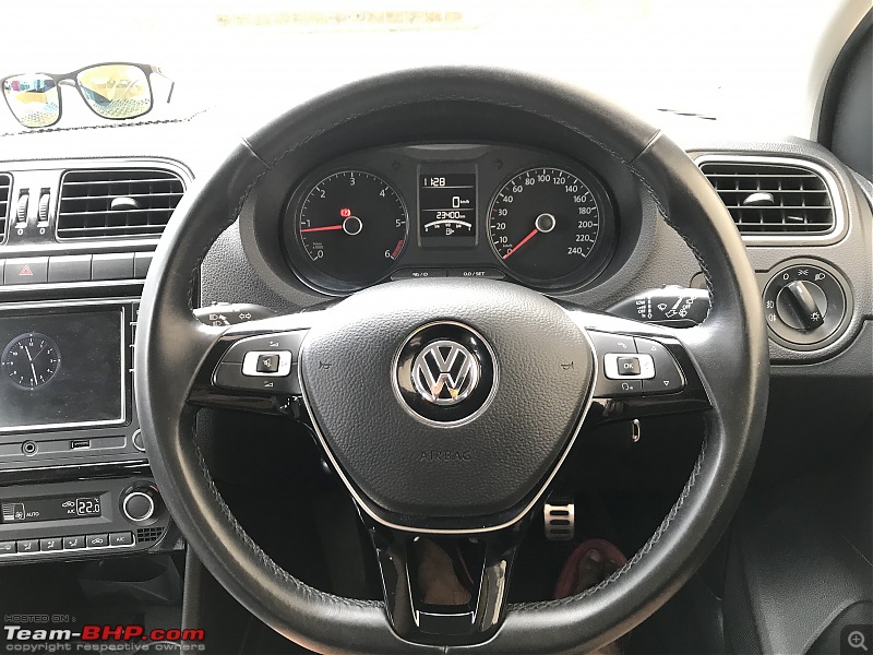 One year with my pre-worshipped VW Polo 1.5L GT TDI-02feature_steeringwheelcontrols.jpg