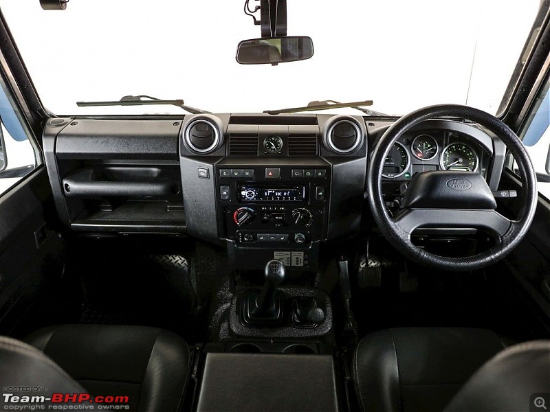 The heartbeat of BlackPearl | Land Rover Defender 90 Review-dashboard2.jpg