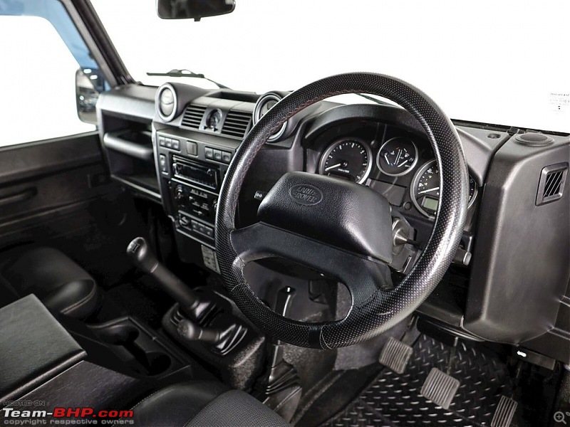 The heartbeat of BlackPearl | Land Rover Defender 90 Review-dashboard3.jpg