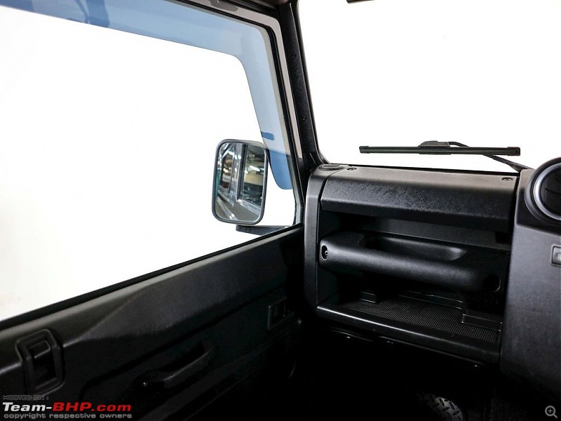 The heartbeat of BlackPearl | Land Rover Defender 90 Review-grab_handle.jpg