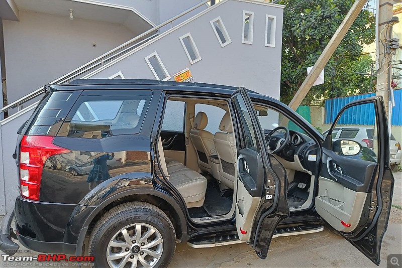 Bought a pre-owned Mahindra XUV500 W10 AT AWD from Spinny.com-car_pic_2.jpeg