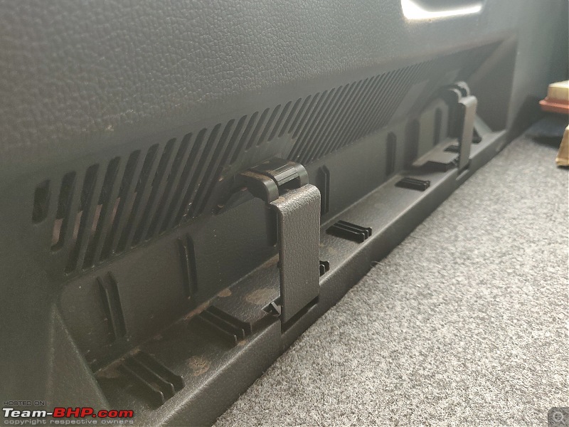 Review: Driving home our Sunset Red VW Polo Highline+ TSI Automatic-slots-placing-warning-triangle-polo-6r.jpg