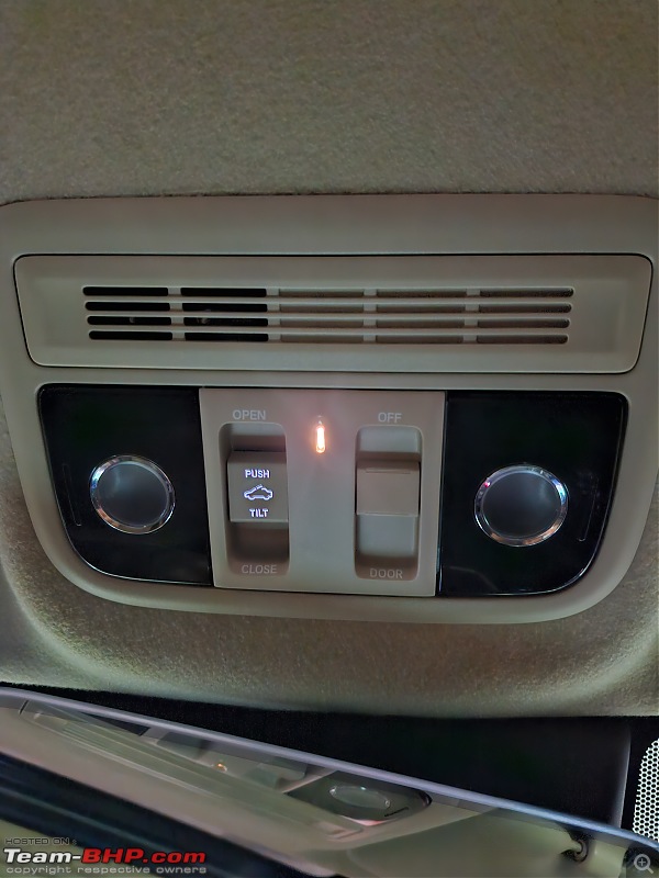 My 2023 Honda City ZX CVT Facelift Ownership Review-sunroof-controls.jpg