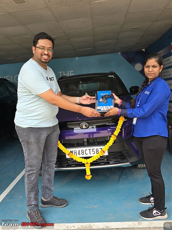 My Tata Nexon Fearless+ DCA Review | Bringing home Ellie-delivery_photo_with_actual_keys.jpg
