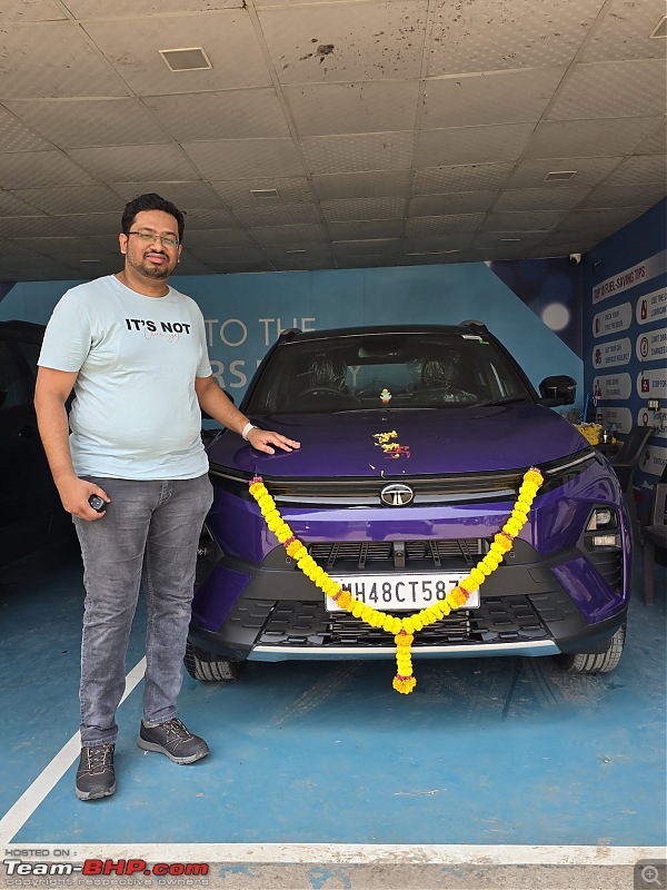 My Tata Nexon Fearless+ DCA Review | Bringing home Ellie-delivery_photo_with_car.jpg