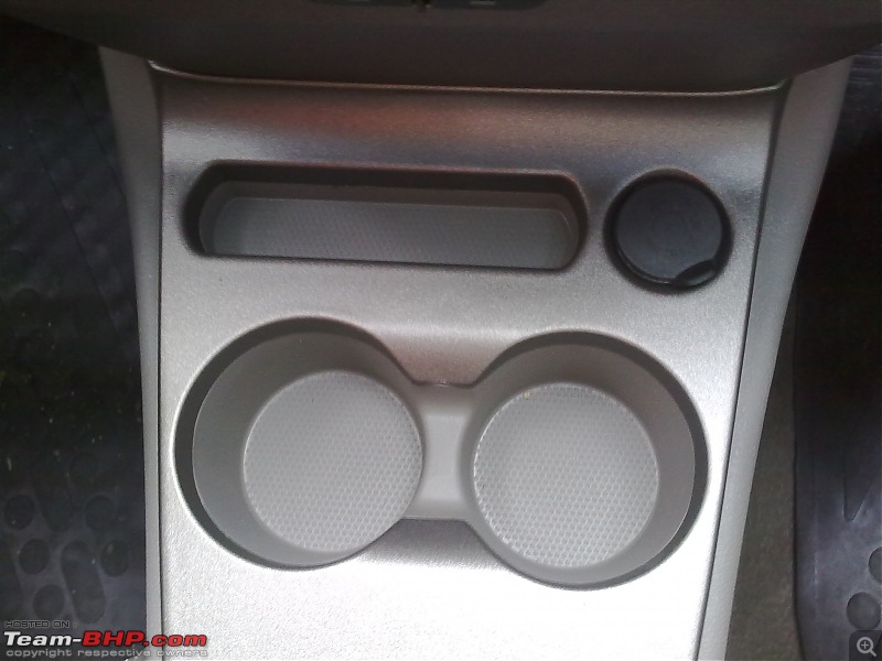 Indica Vista DriveTech4 Terra: Test Drive and Review-terra-cup-holders-12v-socket.jpg