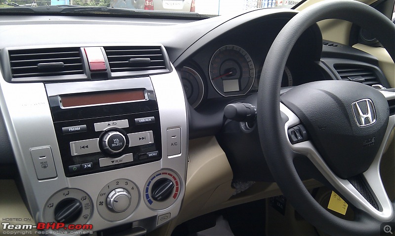 Honda City 2010 - V A/T - Tafeta White-imag0173.jpg