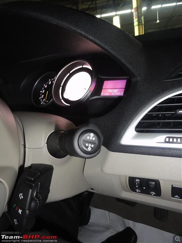 Driving under inFLUENCE - The stunning new Renault Fluence-audio-phone-stalk.jpg