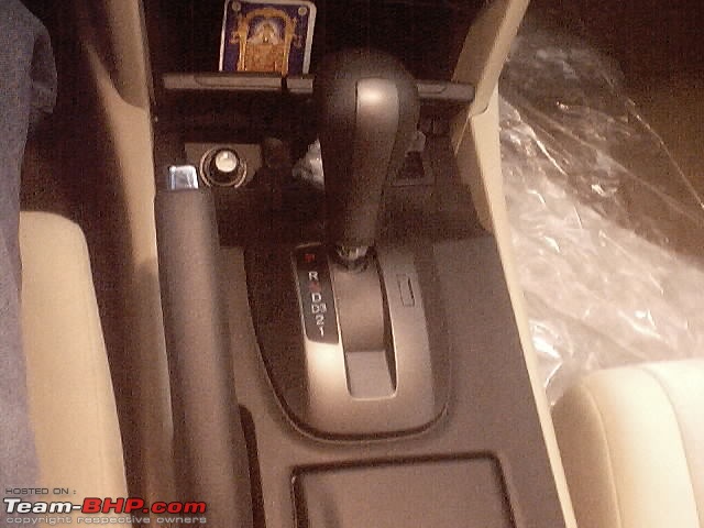 Got My Brand new 2009 Honda Accord 5 speed A/T-honda-accord_at-gear-lever.jpg