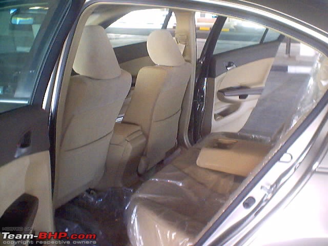 Got My Brand new 2009 Honda Accord 5 speed A/T-honda-accord_rear-seat-arm-rest.jpg