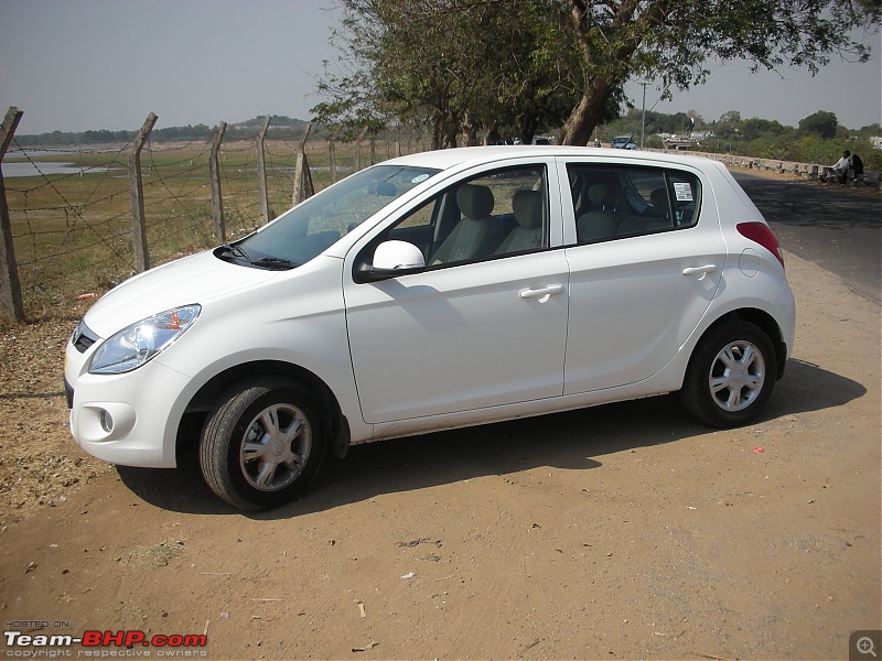 Picasso - My new Hyundai i20 Asta (Petrol) in Coral White-side-view.jpg