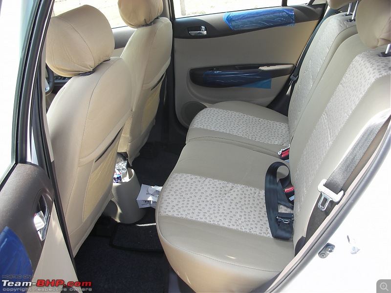 Picasso - My new Hyundai i20 Asta (Petrol) in Coral White-interior-space-back.jpg