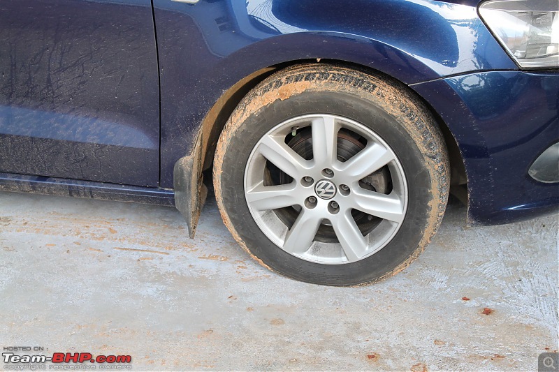 Shadow Blue Diamond - VW Vento TDI HL-dirty_wheel.jpg